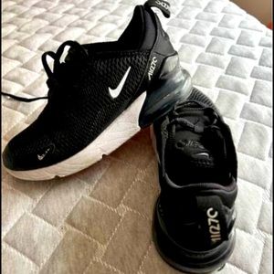 Boys Nike airmax 270